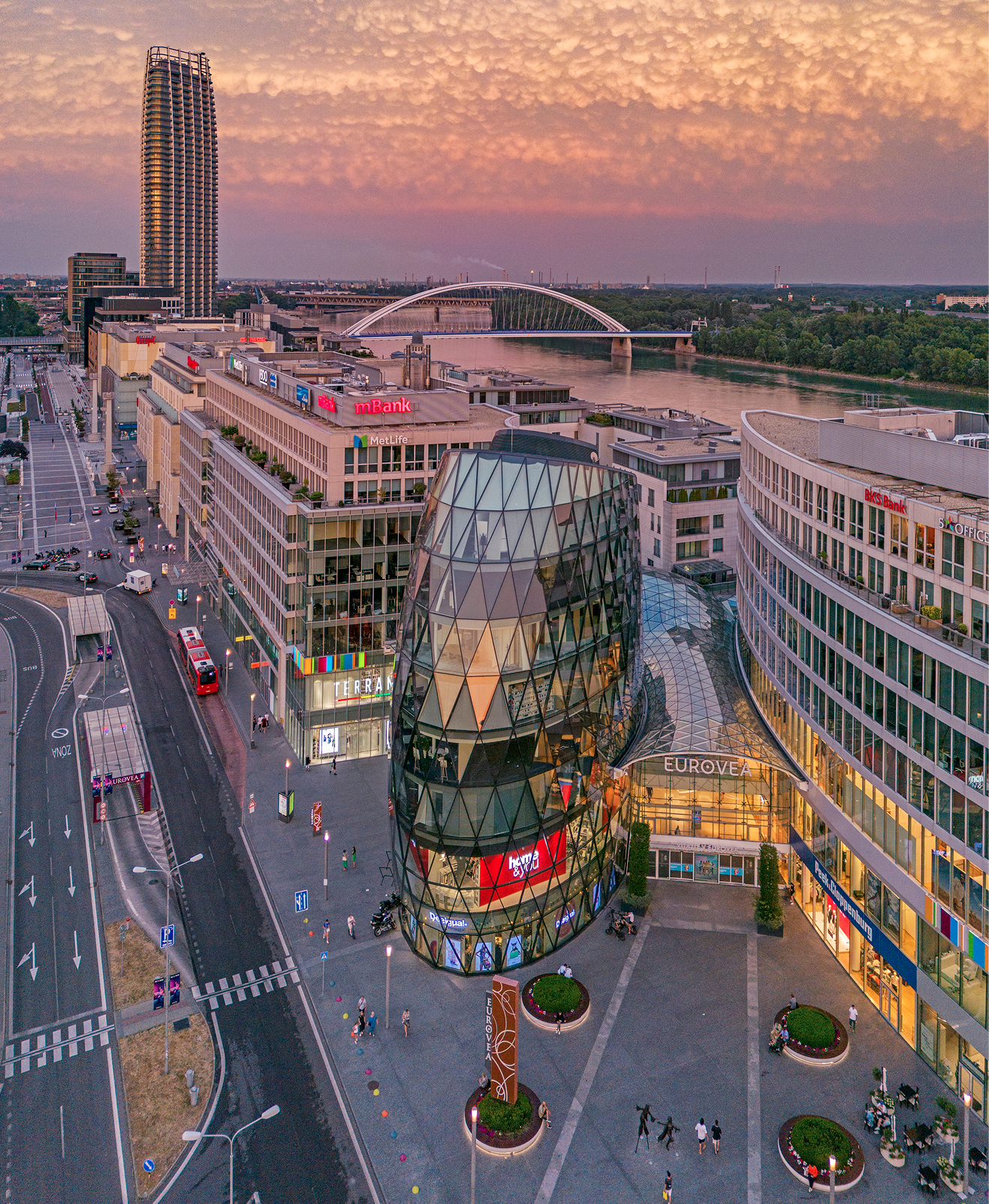 COMFORT AND UNLIMITED POSSIBILITIES